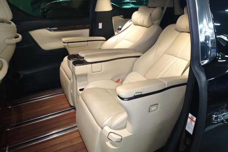 Used Toyota Vellfire 2021 Crown Dual-Engine 2.5L HV Prestige Edition Left Rear Seat