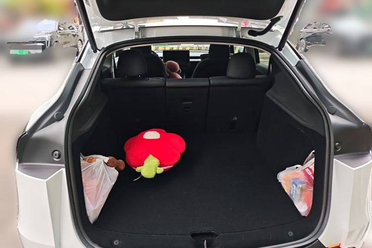 Used Tesla Model Y 2025 Rear-Wheel-Drive Version
