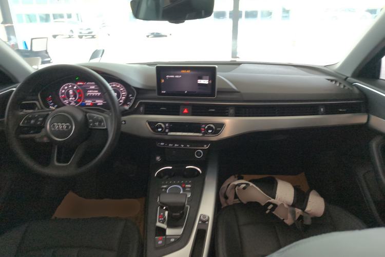 Used Audi A4L 2019 40 TFSI Fashion Version China V Center Console