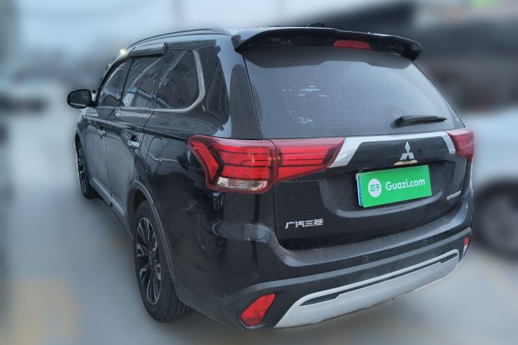 Used Mitsubishi Outlander 2019 2.4L 4x4 Zhi Xiang Edition 5 Seats China V Emission Standard
