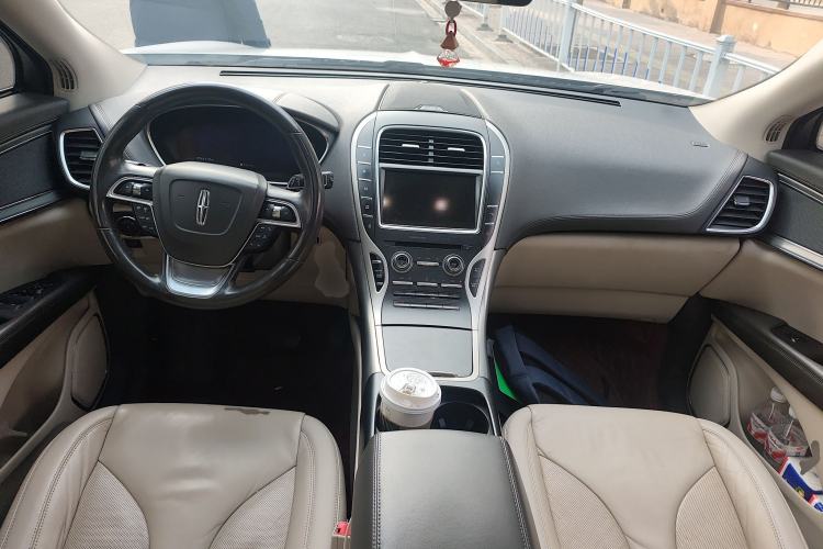 Used Lincoln Nautilus 2019 2.0T Two-Wheel Drive Luxury Edition China VI Standard Center Console