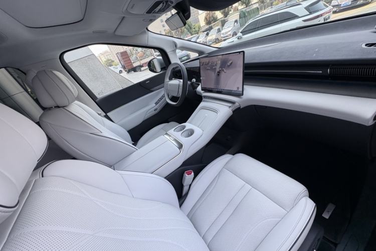 Used XPeng X9 2025 650 Long-Range Max Interior 2