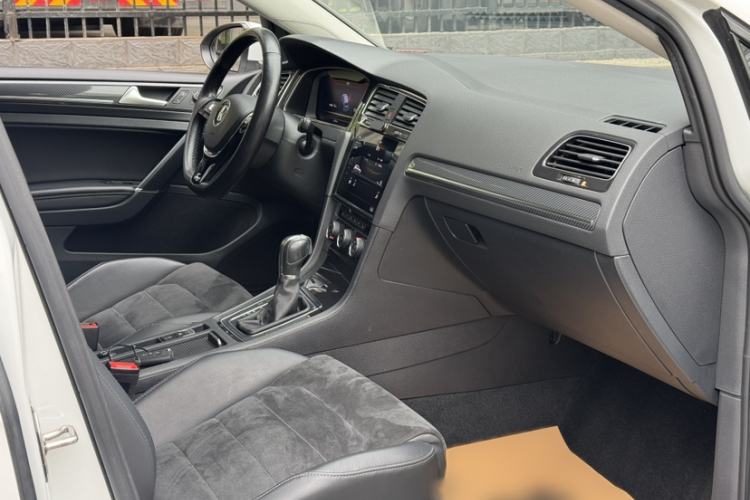 Used Volkswagen Golf 2020 Zhiai Edition 280TSI DSG Luxury Model Interior 5