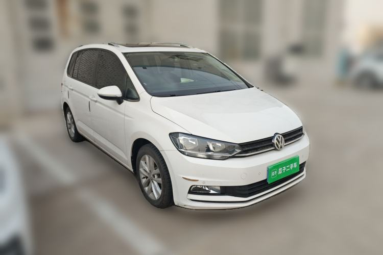 Used Volkswagen Touran 2018 Volkswagen Touran L 280TSI DSG Comfort Edition 7 Seats China VI Standard Front Right 45 Deg