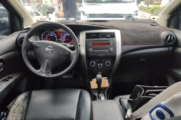 Used Nissan Livina 2015 1.6XE CVT Comfort Edition Center Console