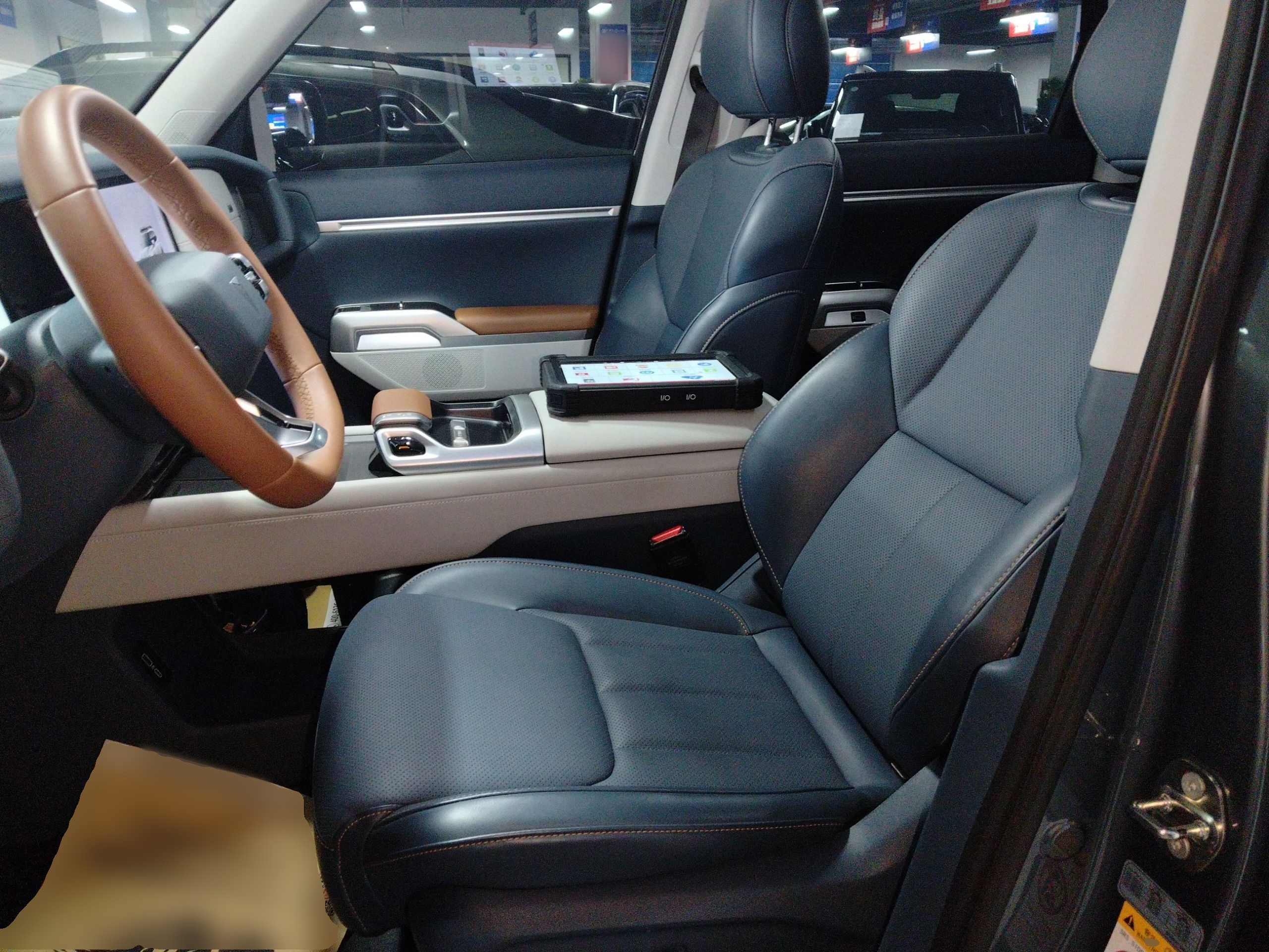 Переднее сиденье в автомобиле