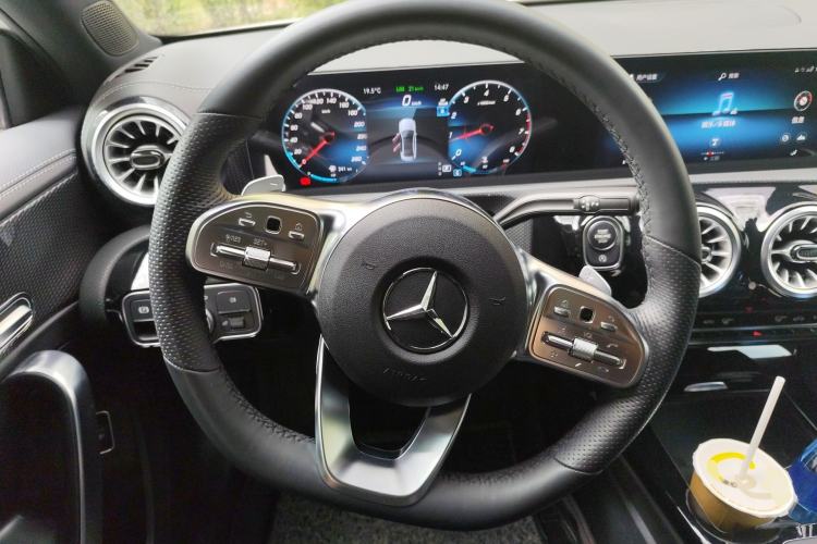 Used Mercedes-Benz A-Class 2022 Revised Version A 200 L Sport Sedan Fashionable Style Steering Wheel