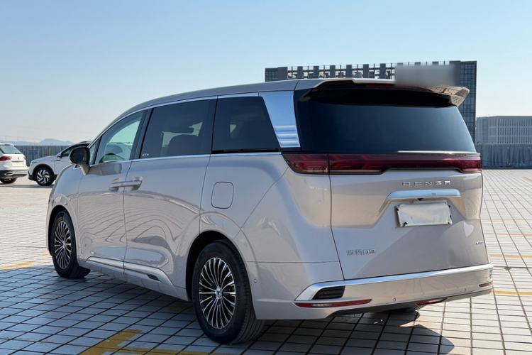 Used Denza D9 2022 EV 600 Four-Wheel Drive Flagship Model