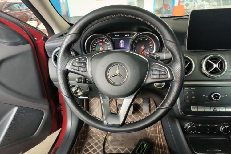 Used Mercedes-Benz GLA 2018 GLA 200 Fashion Model Steering Wheel