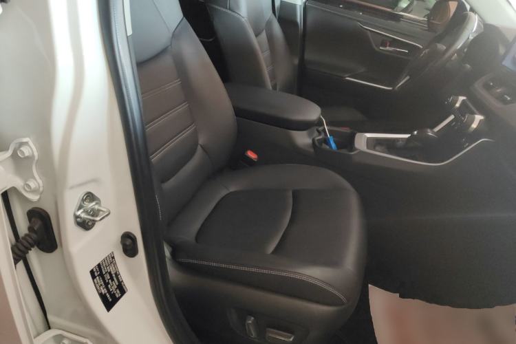 Used Toyota RAV4 2023 2.0L CVT Two-Wheel Drive 20th Anniversary Platinum Edition
