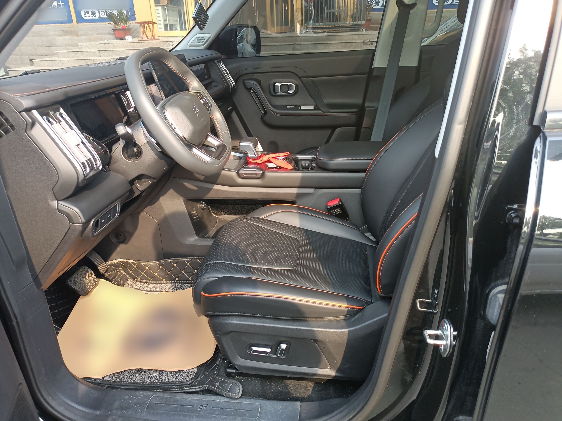 المقاعد الأمامية داخل السيارة