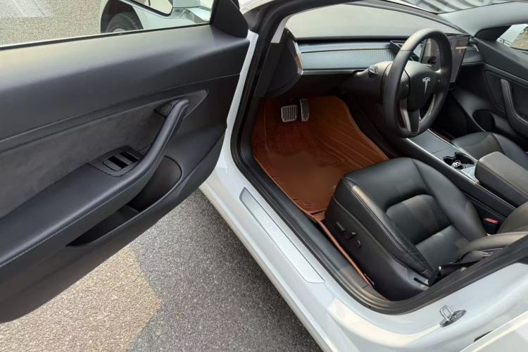 Used Tesla Model 3 2019 Standard Range Rear-Drive Upgraded Version Interior 3