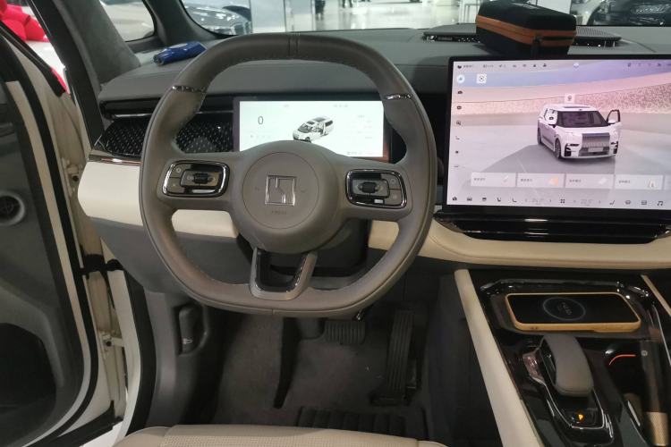 Used Zeekr 009 2024 Six-Seat Executive Version 4WD 108 kWh Steering Wheel