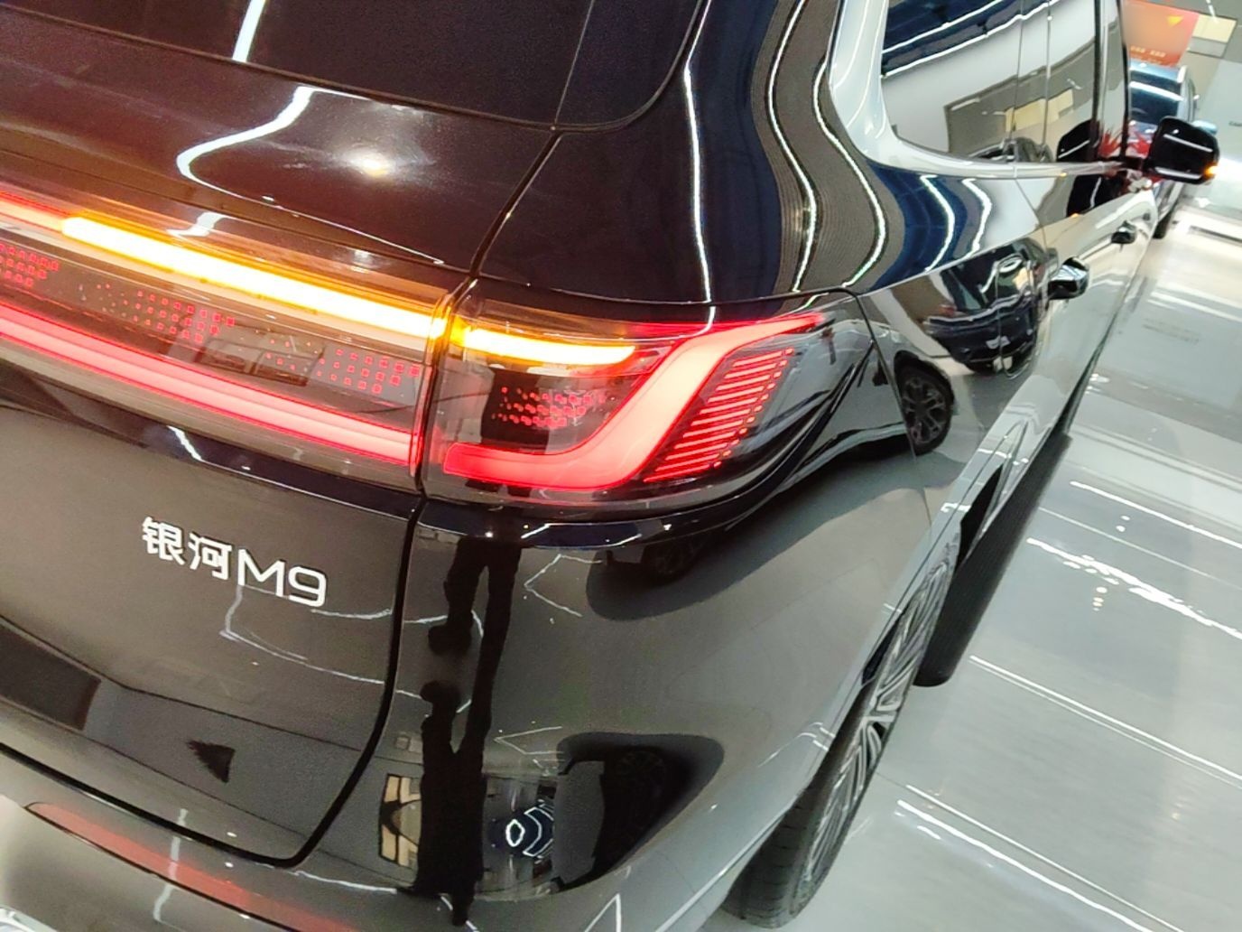 Geely Galaxy M9 2025 Model 210km Four-Wheel-Drive Leading Edition — снимка 9