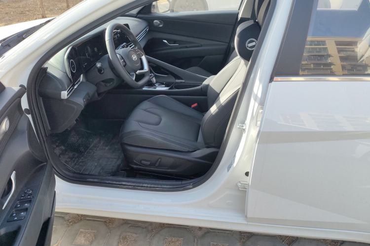 Used Hyundai Elantra 2023 1.5L CVT LUX Prestige Edition