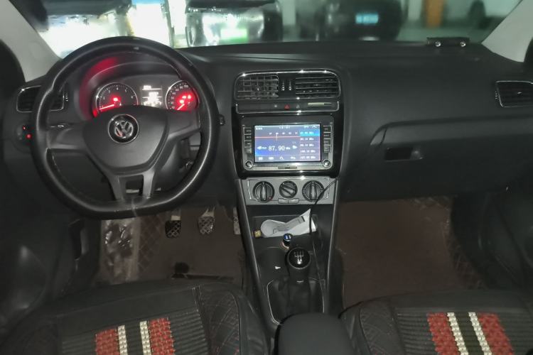 Used Volkswagen Polo 2014 1.4L Manual Comfort Edition Center Console