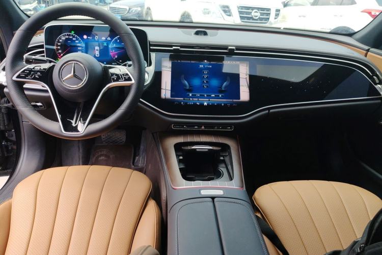 Used Mercedes-Benz E-Class 2024 E 300 L Luxury Model Center Console