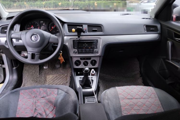 Used Volkswagen Gran Lavida 2013 1.6L Manual Fashion Model
