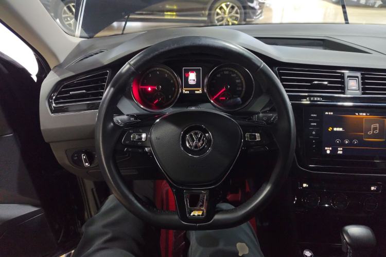 Used Volkswagen Tiguan L 2019 380TSI Automatic All-Wheel Drive Luxury Edition with 7 Seats China VI Standard
