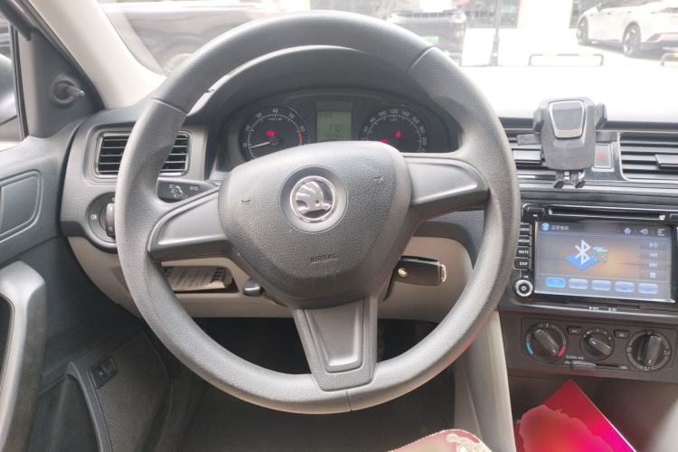 Used Skoda Rapid 2016 1.6L Manual Front-Wheel-Drive Version Steering Wheel