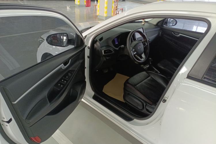 Used Hyundai Celesta 2017 1.6L Automatic Enjoyment Version GLS