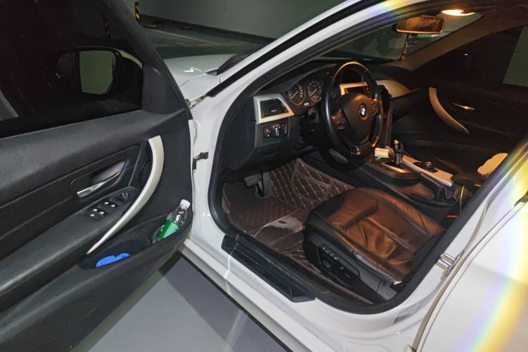 Used BMW 3 Series 2013 320i Sport Edition Driver Seat