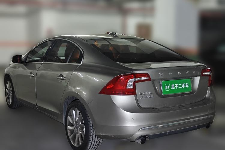 Used Volvo S60 2015 S60L 2.0T Zhiyuan Edition
