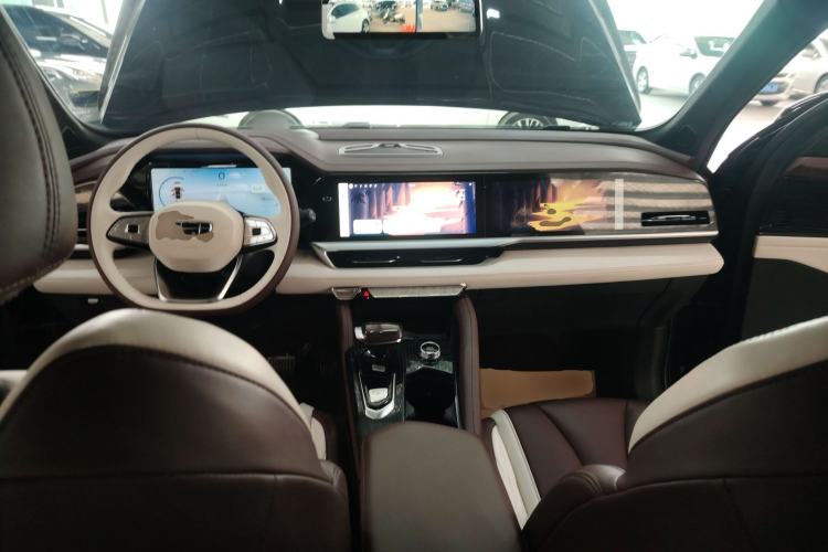 Used Geely Auto Monjaro L 2021 2.0TD DCT EVO Two-Wheel Drive Prestige Version Center Console