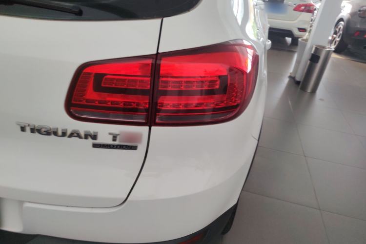 Used Volkswagen Tiguan 2015 1.8TSI Automatic All-Wheel-Drive Luxury Model Right Rear Taillight