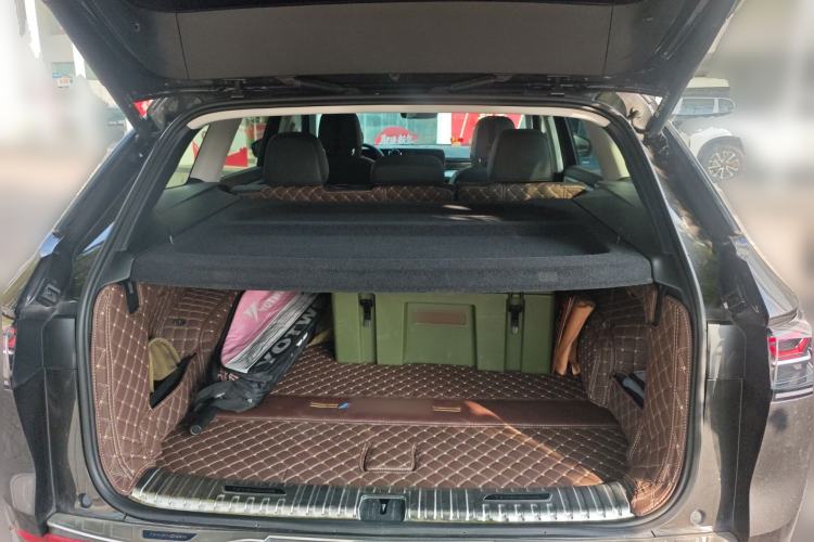 Used Volkswagen Tavendor 2024 380TSI All-Wheel-Drive R-Line Cruise Premium Edition Trunk