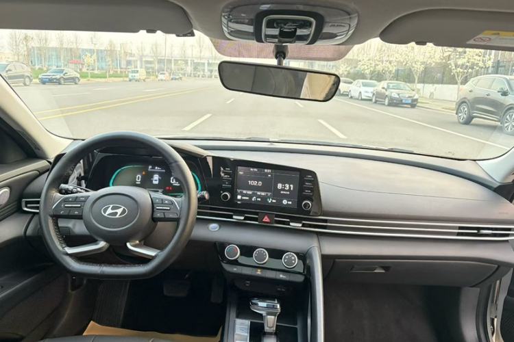 Used Hyundai Elantra 2023 1.5L CVT GLX Elite Edition Interior 2