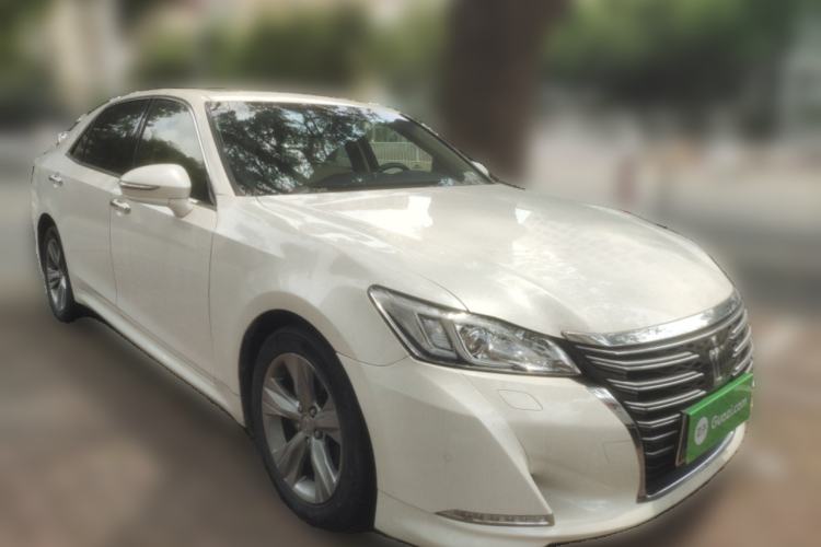 Used Toyota Crown 2015 2.0T Fashion Edition Front Right 45 Deg