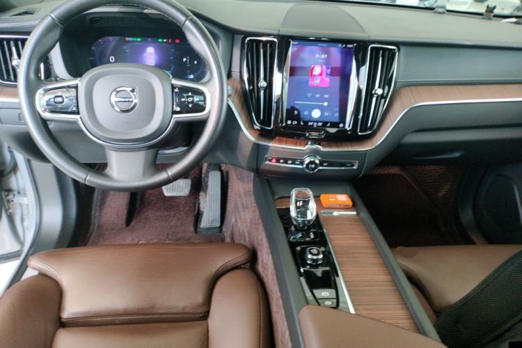 Used Volvo XC60 2023 B5 4x4 Smart Luxury Edition