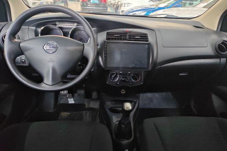 Used Nissan Livina 2015 1.6XE Manual Comfort Edition Interior 3
