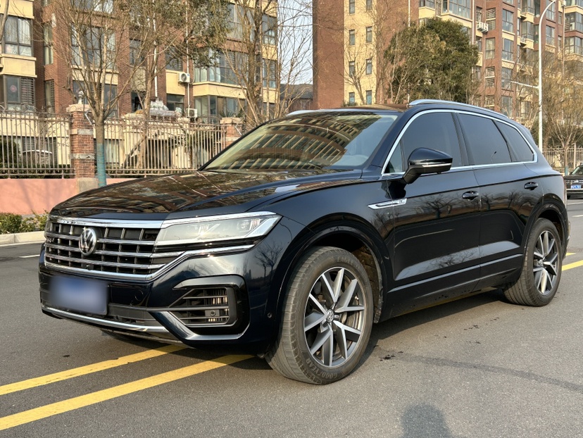 Volkswagen Touareg 2020 3 0L Black 27700km AT 5 Seats volkswagen-touareg-2020-3-0l-black-27700km-at-5-seats