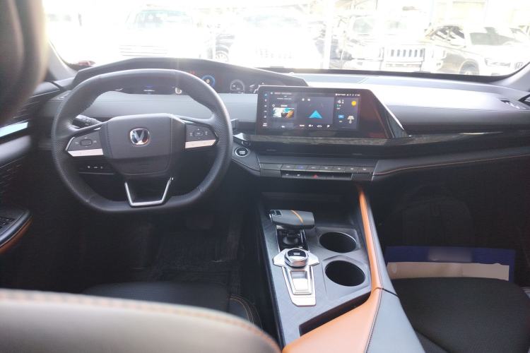 Used Changan UNI-V iDD 2023 ZhiDian iDD 1.5T 113km Smart & Fun Version
