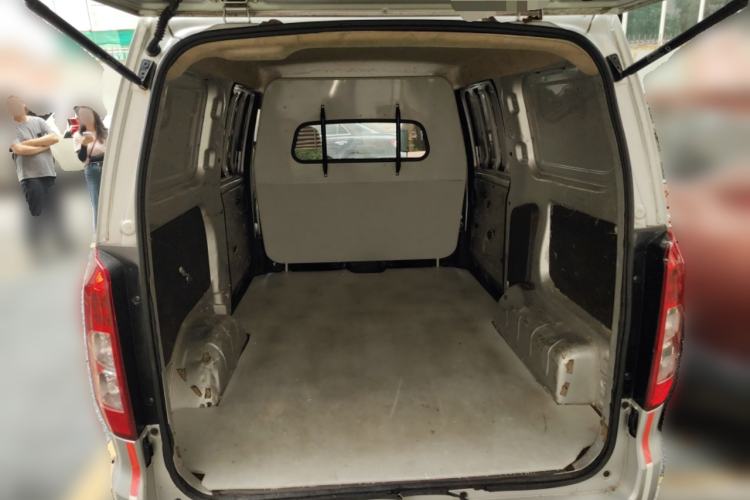 Used Wuling Hongguang V 2022 1.5L Jingqu Edition Enclosed-Window Vehicle with Hydraulic Power Steering LAR Trunk