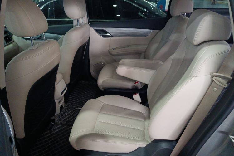 Used BYD Song MAX New Energy 2019 DM 1.5T Smart Connect Zhiyao Model 6-Seater China V Emission Standard Left Rear Seat