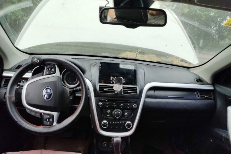 Used Bestune X80 2013 2.0L automatic comfort version
