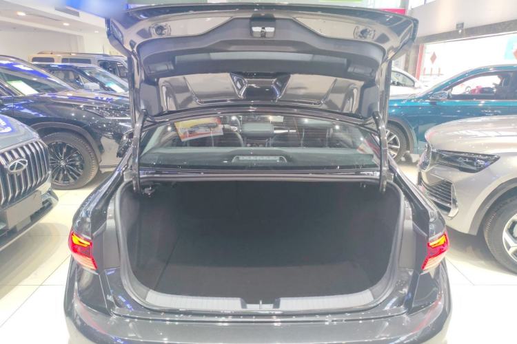 Used Volkswagen Sagitar 2024 300TSI DSG Excellence Edition Trunk