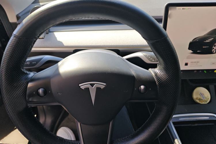 Used Tesla Model Y 2023 Long-Range All-Wheel-Drive Version
