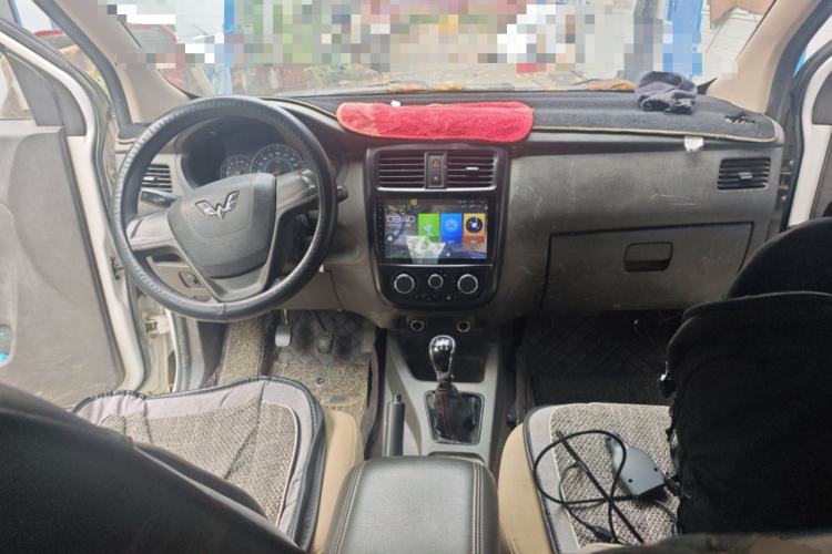 Used Wuling Rongguang V 2018 1.5L Standard Version Center Console