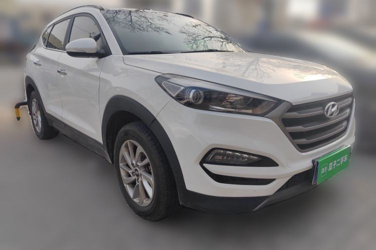 Used Hyundai Tucson 2015 1.6T Dual-Clutch Two-Wheel-Drive Smart Model Front Right 45 Deg