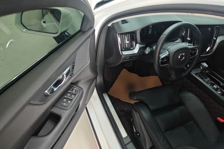 Used Volvo S60 2020 T4 Zhiyuan Luxury Edition

