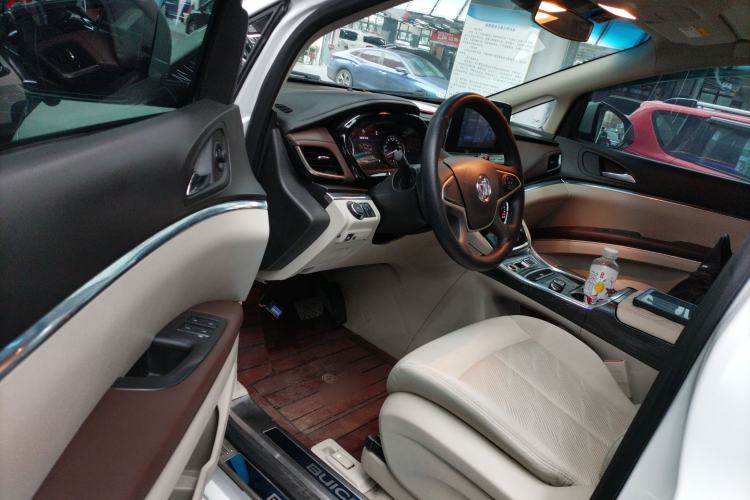 Used Buick GL8 2022 Land Cruiser Executive Class 652T Comfort Model
