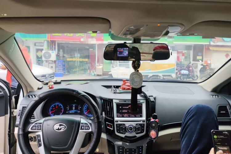 Used BYD Surui 2012 1.5L Manual Luxury Version Center Console