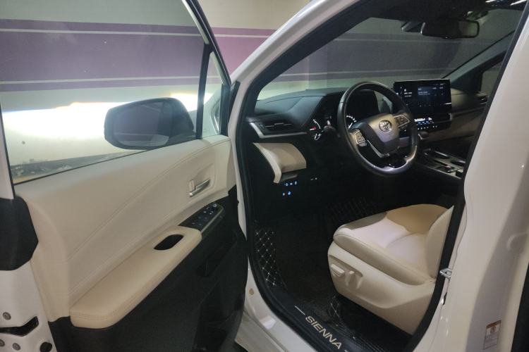 Used Toyota Sienna 2021 2.5L Hybrid Premium Edition