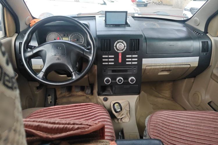 Used Leopaard Feiting 2010 Fashion Edition 1.5L Two-Wheel Drive Comfort Version Center Console