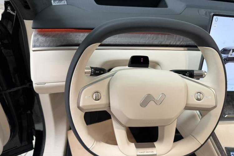 Used ONVO Luxeed L90 2025 Model—Ultra Six-Seater Version
