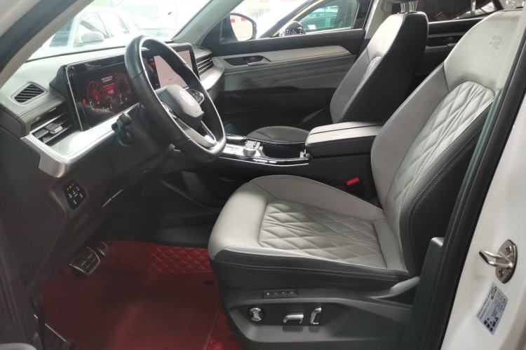 Used Volkswagen Tavendor 2024 380TSI All-Wheel-Drive R-Line Cruise Premium Edition Left Front Seat